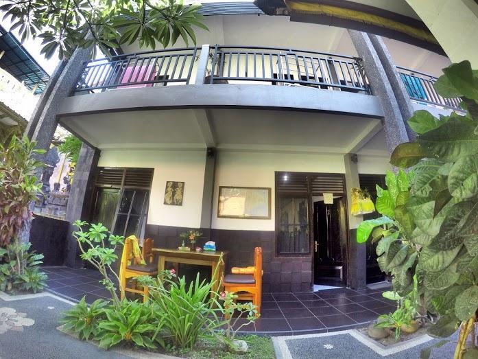 Tirta Yoga Inn Падангбай Екстериор снимка